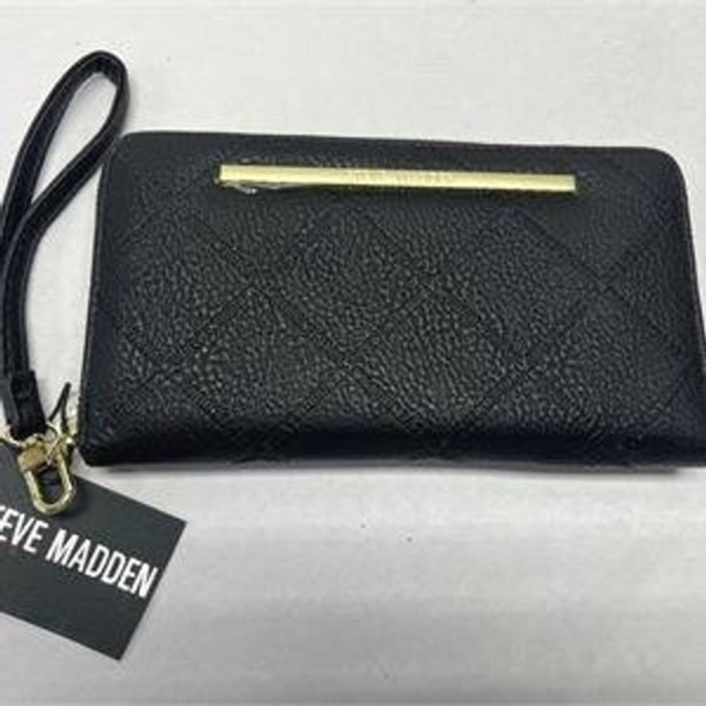 Steve Madden Black Quilted Zip Around Wristlet Wallet Gold Logo Bar Faux Leather